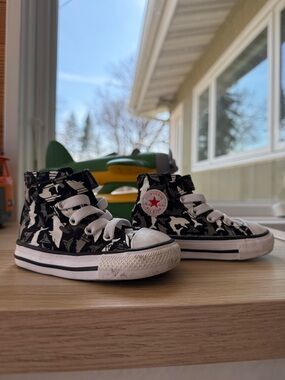 Converse Kids Shark High-Top Sneakers Size 4